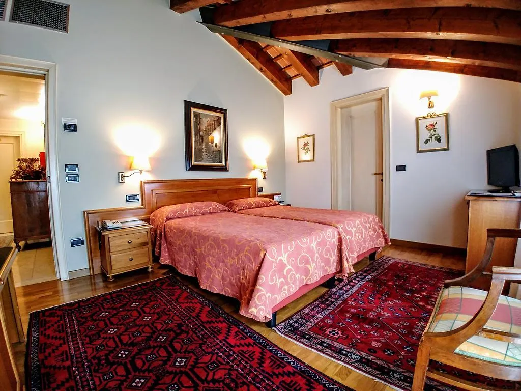 Hotel Locanda Al Sole Castello Di Godego Italy